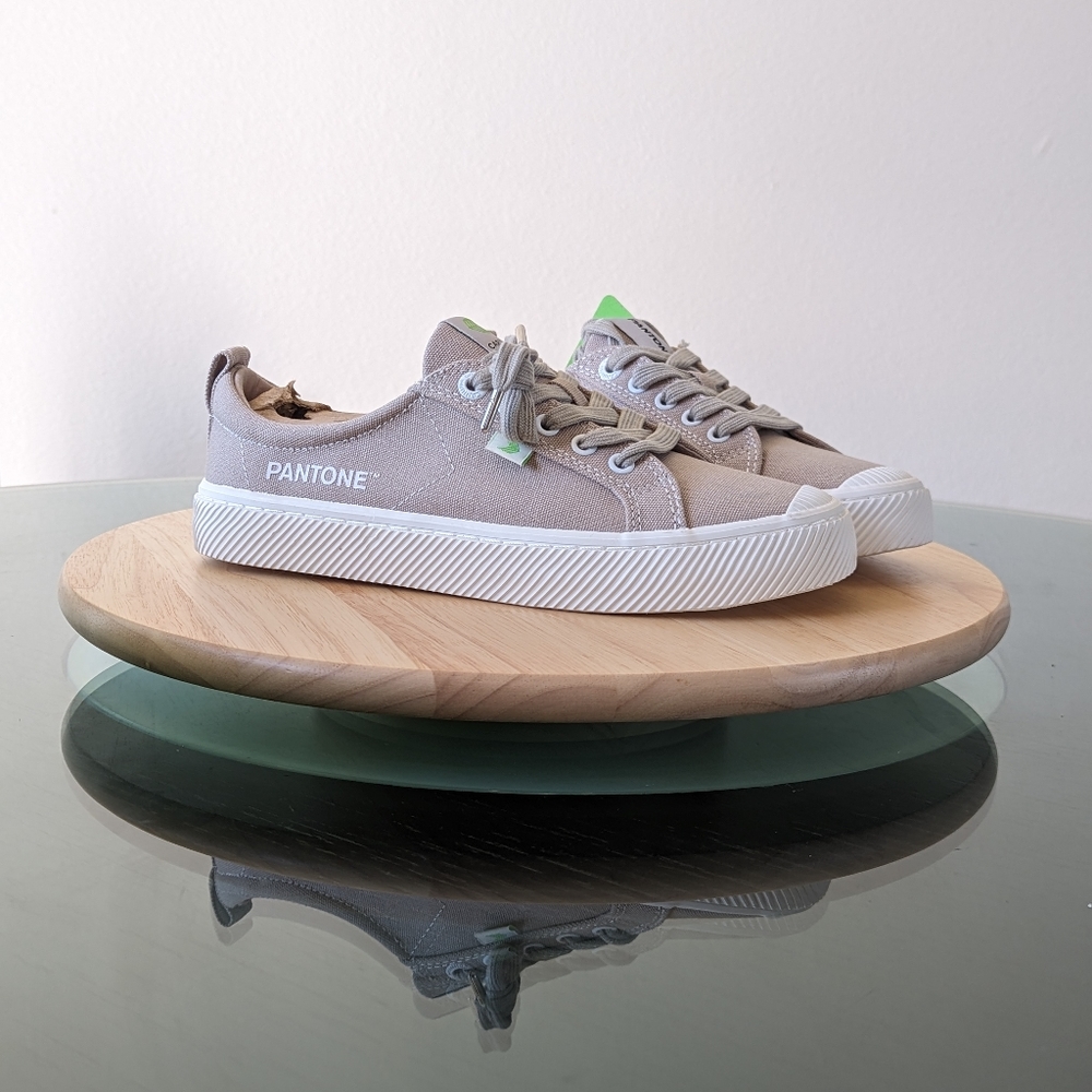 NWT Cariuma × Pantone Plaza Taupe Canvas Sneakers - Size M 6.5/W 8